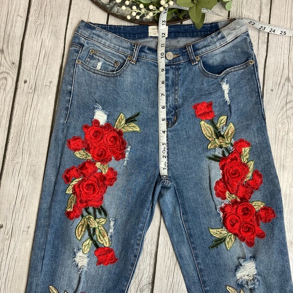Emory Park Embroidered Cropped Jeans - Picture 6 of 11